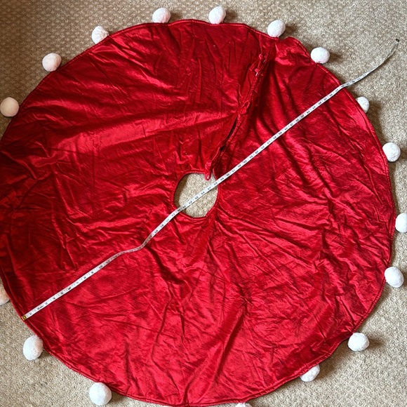 Red Velvet Tree Skirt white Pom poms - Picture 5 of 6
